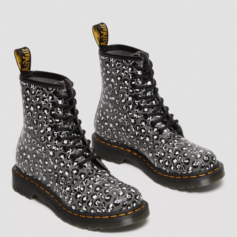 NWOB Dr. Martens 1460 WOMEN'S LEOPARD SMOOTH LEATHER LACE UP BOOTS US 7 EU 38
